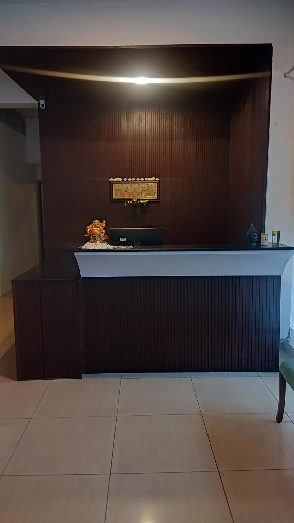 Chaplin Hotel Пондичери Екстериор снимка