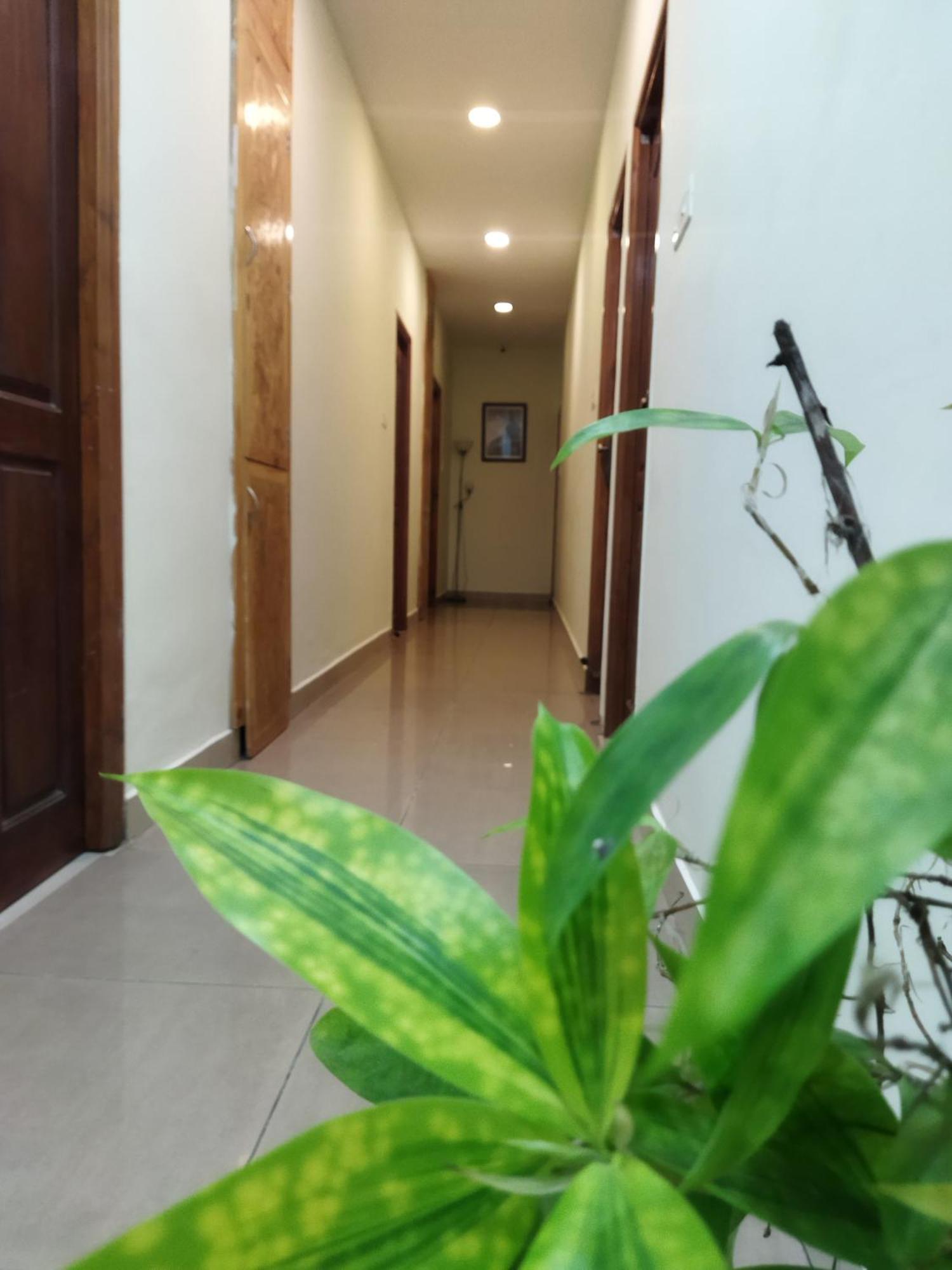 Chaplin Hotel Пондичери Екстериор снимка