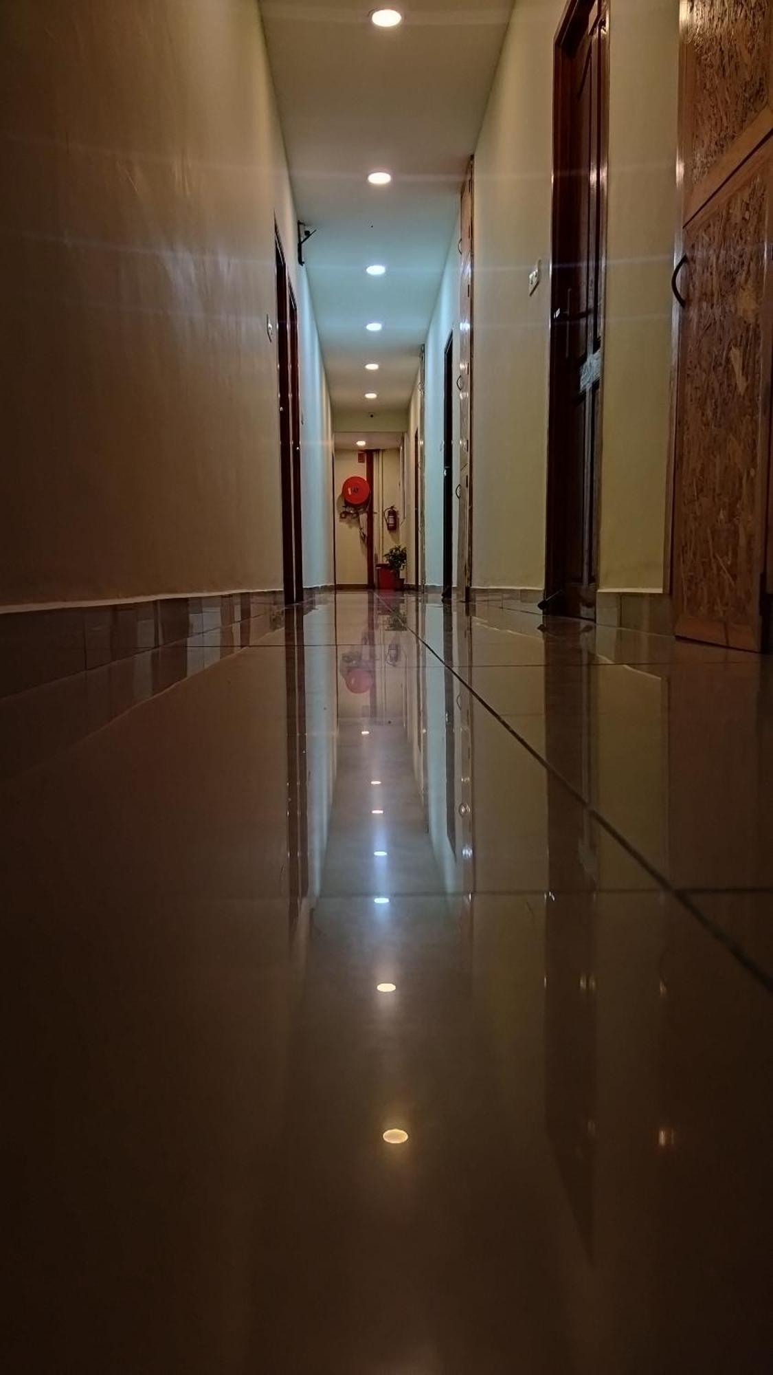 Chaplin Hotel Пондичери Екстериор снимка