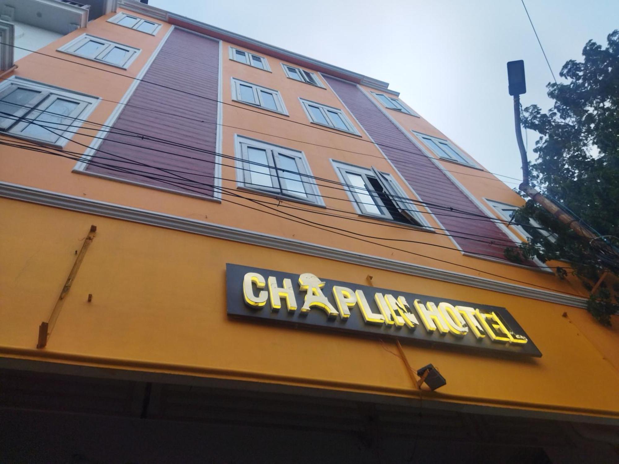 Chaplin Hotel Пондичери Екстериор снимка