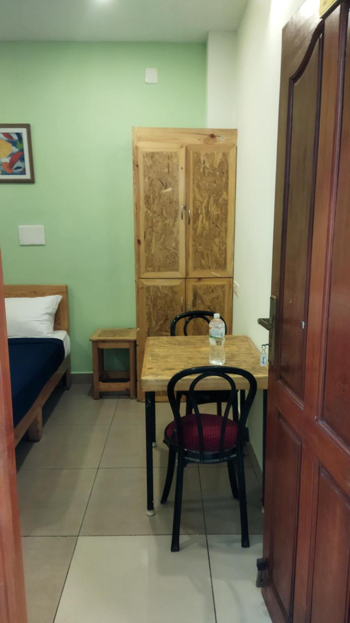 Chaplin Hotel Пондичери Екстериор снимка
