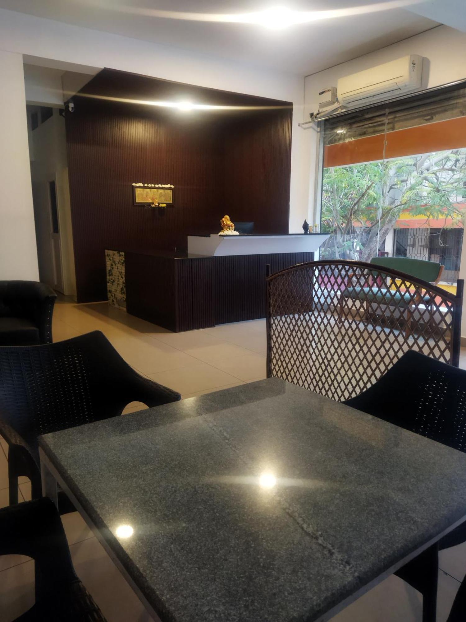 Chaplin Hotel Пондичери Екстериор снимка