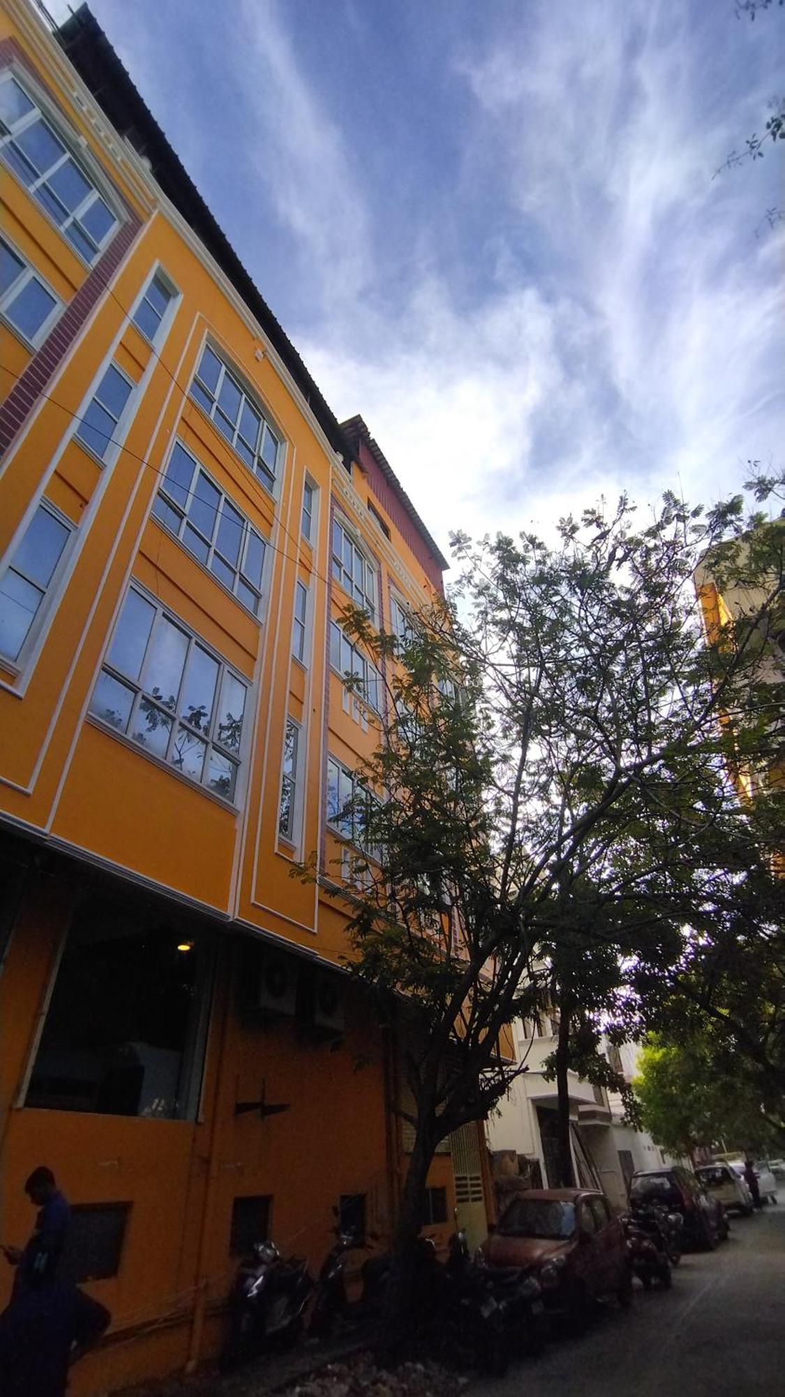 Chaplin Hotel Пондичери Екстериор снимка