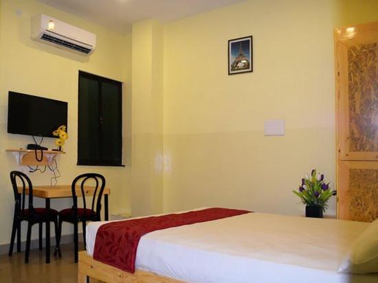 Chaplin Hotel Пондичери Екстериор снимка
