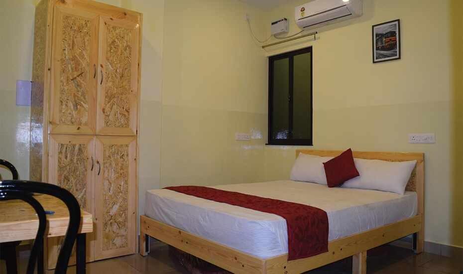 Chaplin Hotel Пондичери Екстериор снимка