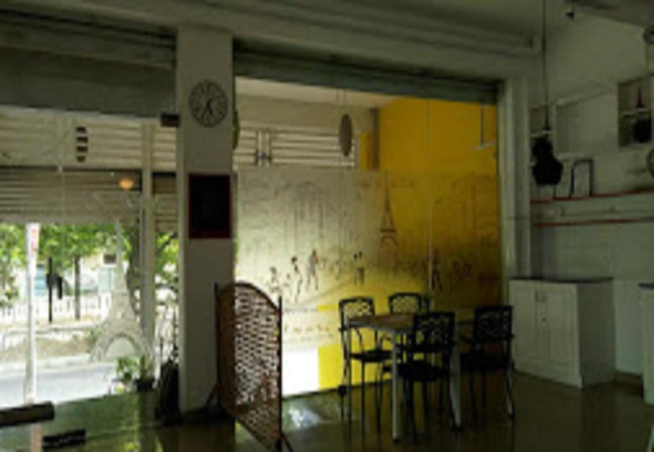 Chaplin Hotel Пондичери Екстериор снимка