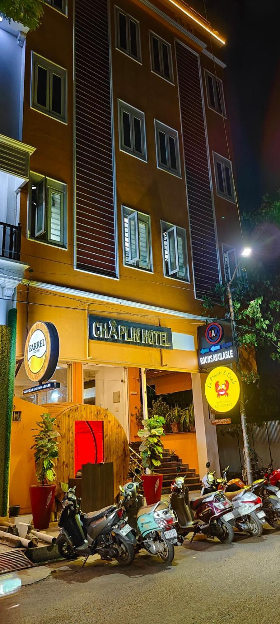 Chaplin Hotel Пондичери Екстериор снимка