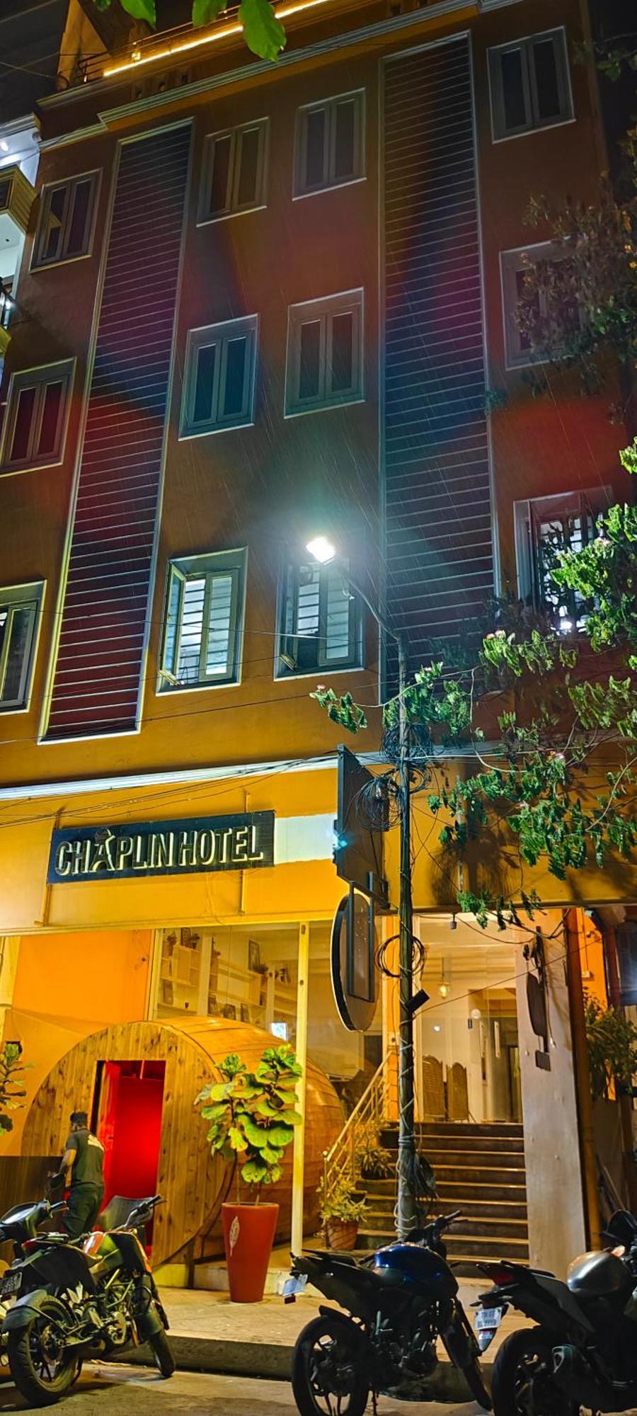 Chaplin Hotel Пондичери Екстериор снимка
